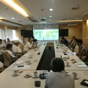 Foto Direktorat Jenderal Perkeretaapian<br>Presentasi tentang Jalur Ekspres Bandara Internasional Soekarno-Hatta <br>15 Oktober 2015 djka_20151015