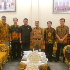 Foto Kunjungan ke Kantor Bupati Kenawe Selatan <br>15 Januari 2018 with_bupati_konawe_selatan